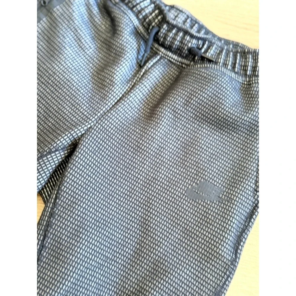 Nike Tech Fleece Kids Medium Black Grey Grid Pattern Tapered Jogger Sweatpants
